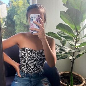 Abstract Strapless Crop Top